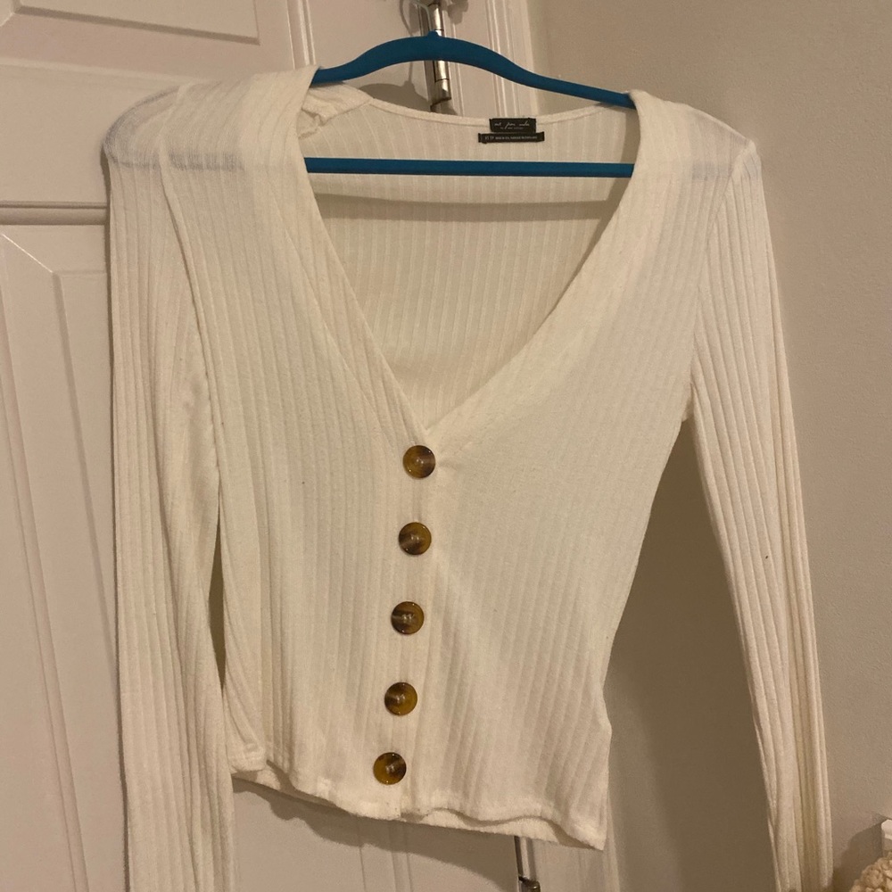 White xs urban top but fits like a small too